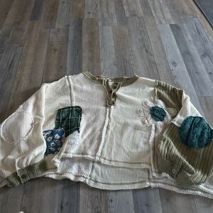 POL Women's V-Neck Sweater - Cream and Green Patchwork